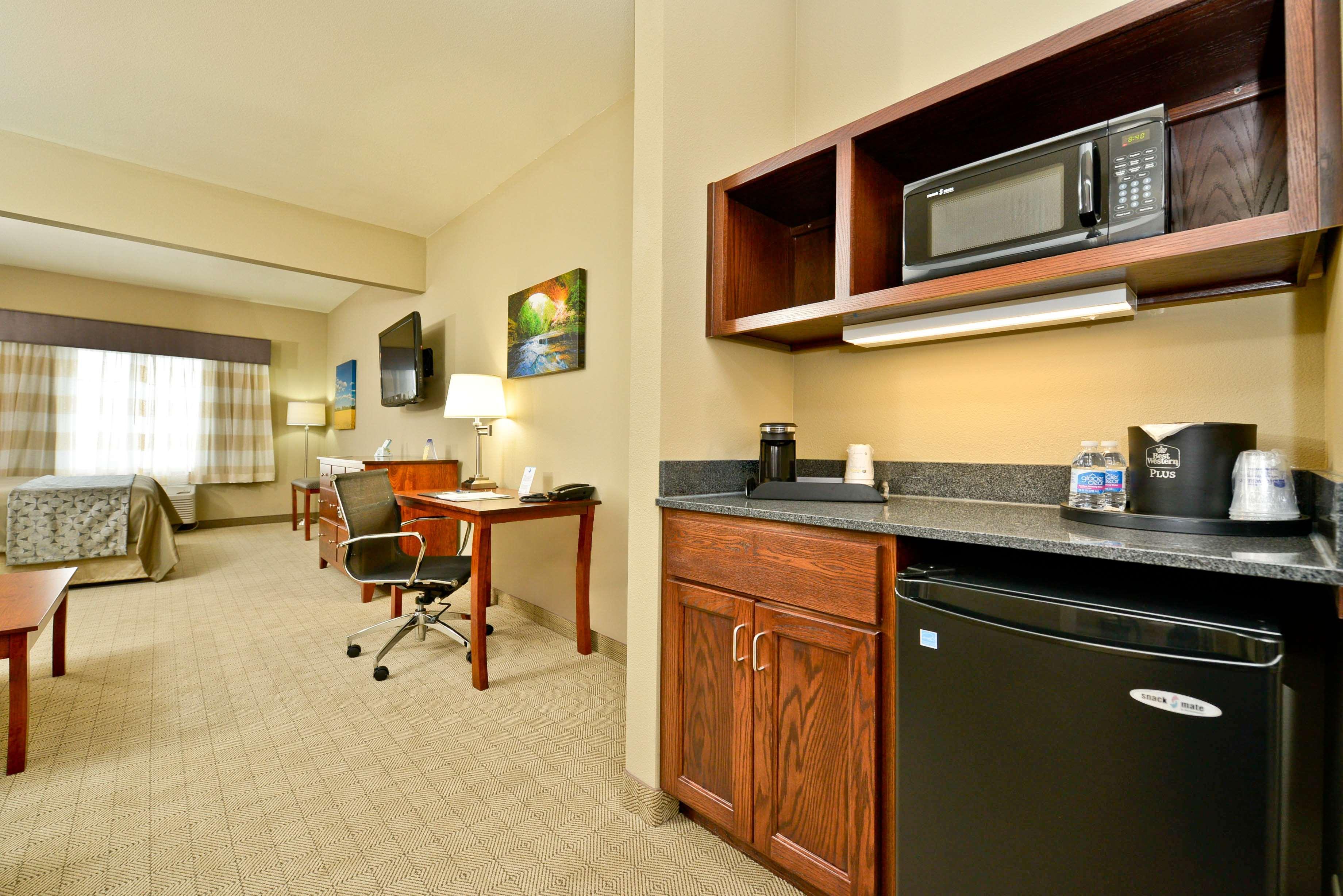 Arcola Best Western Plus Green Mill Village Hotel & Suites מראה חיצוני תמונה