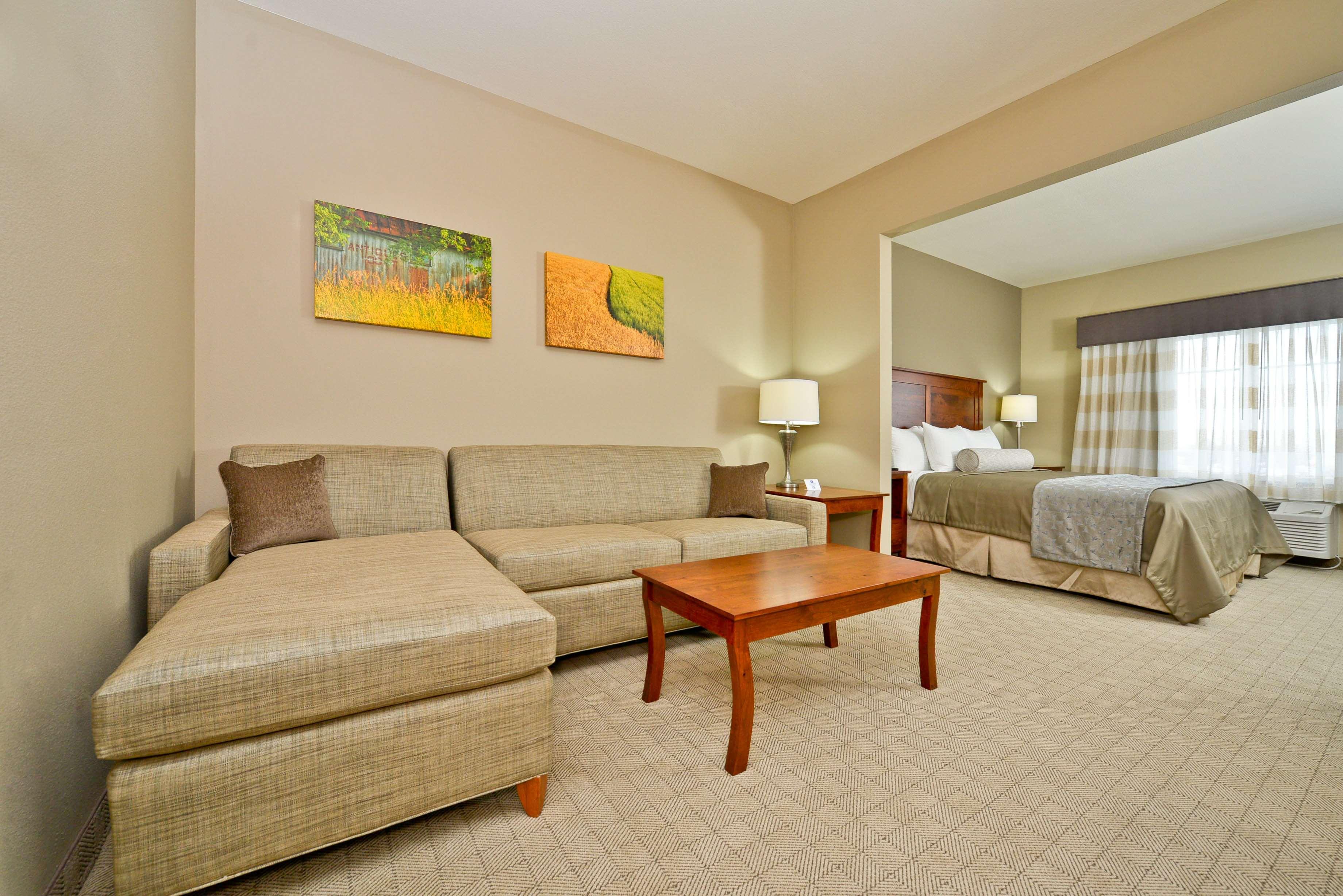 Arcola Best Western Plus Green Mill Village Hotel & Suites מראה חיצוני תמונה