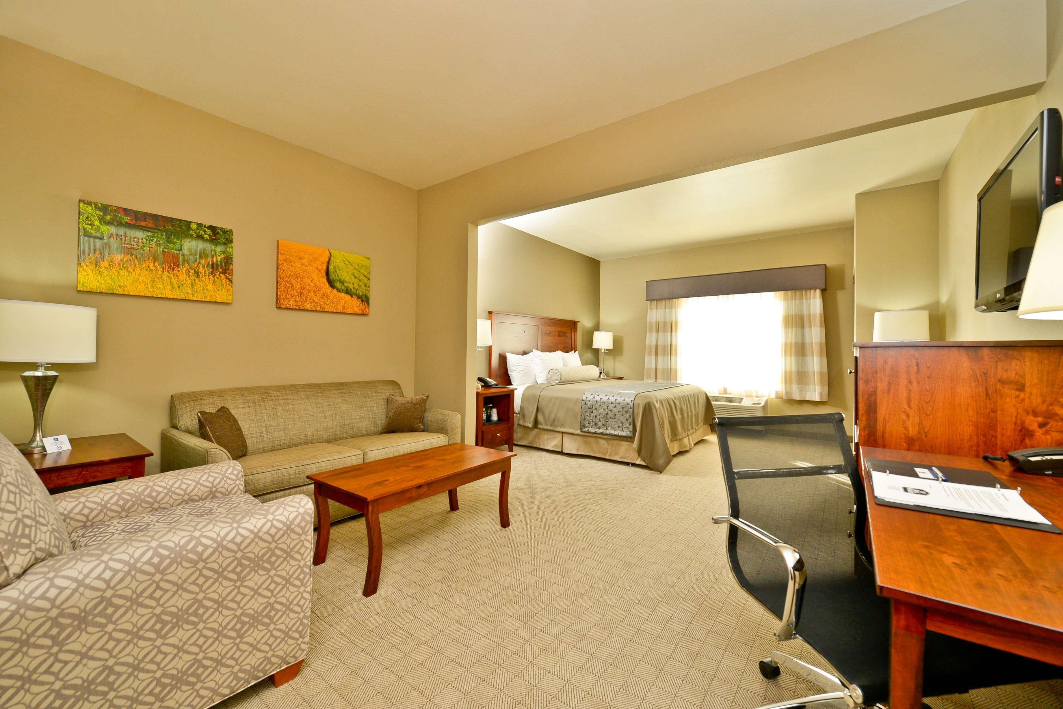Arcola Best Western Plus Green Mill Village Hotel & Suites מראה חיצוני תמונה