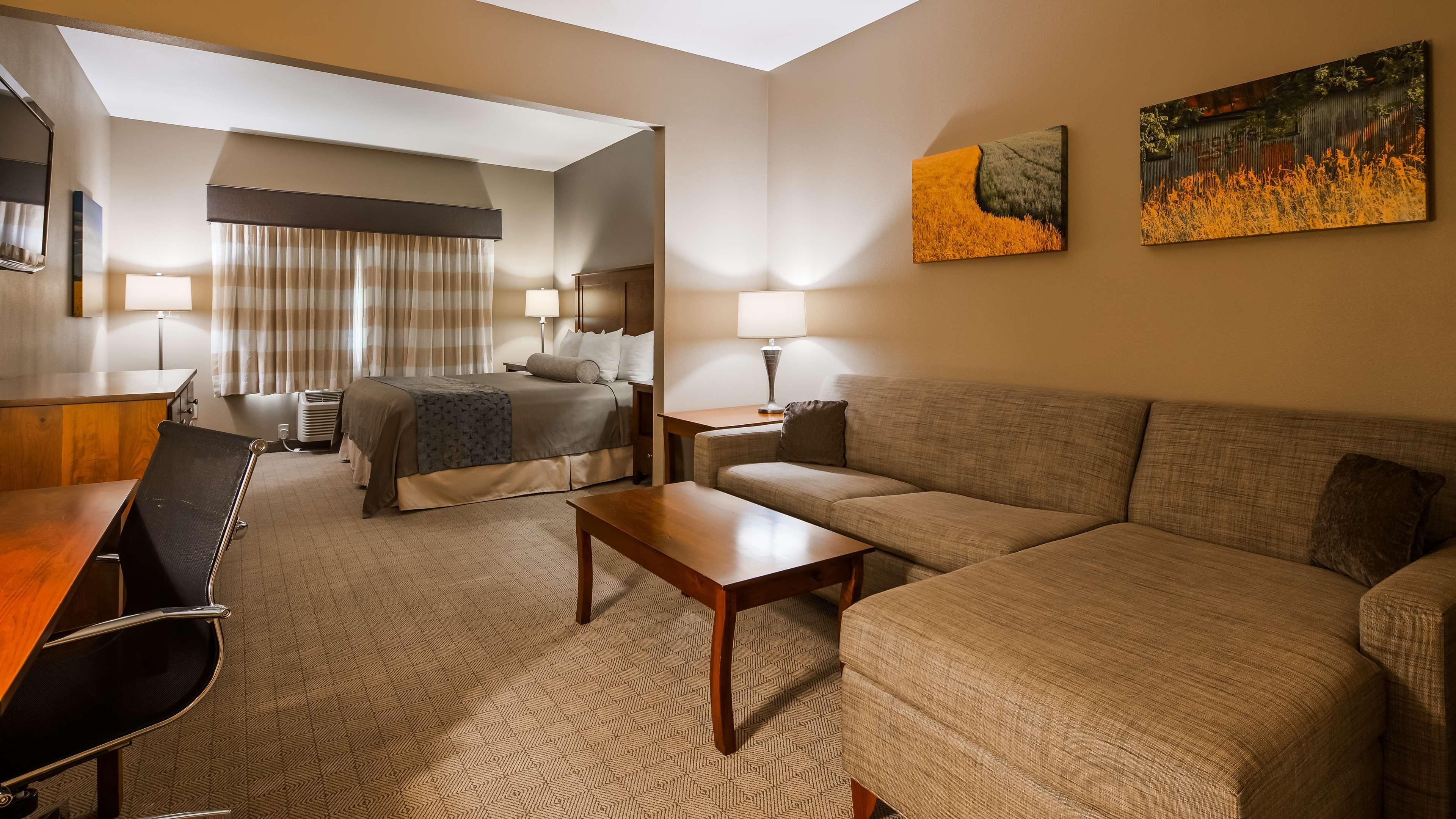 Arcola Best Western Plus Green Mill Village Hotel & Suites מראה חיצוני תמונה